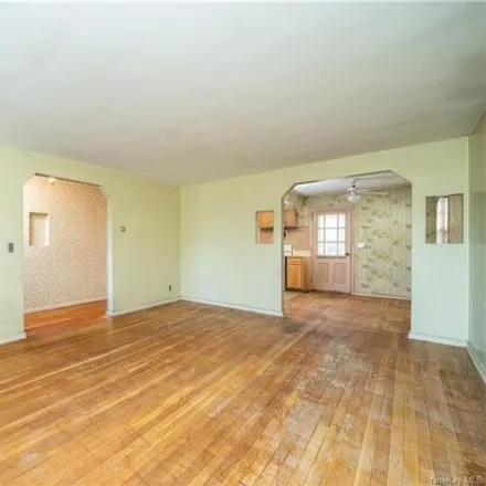 Image 3 - 6 Raybrook Place, City of Yonkers, NY 10704, USA - House for sale