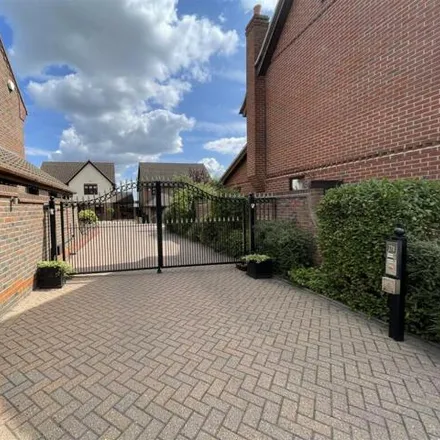 Image 3 - Marie Close, Thurrock, SS17 9EX, United Kingdom - House for sale