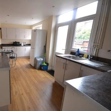 Rent this 4 bed townhouse on Chaucer Street in Leicester, LE2 1HD