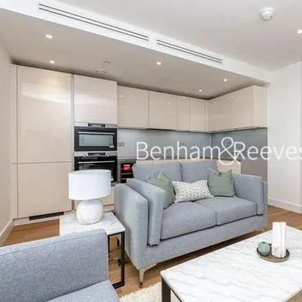 Image 1 - Wandsworth Road, London, SW8 2FW, United Kingdom - Apartment for rent