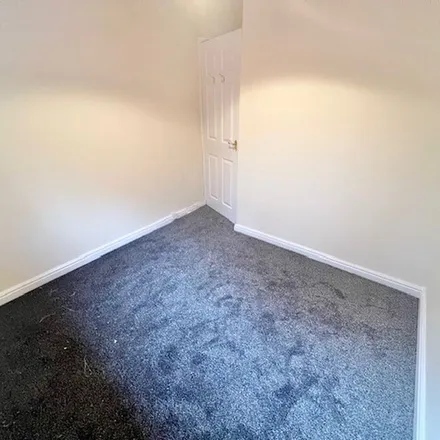 Image 4 - Carling Close, Bradford, BD7 4RU, United Kingdom - Apartment for rent