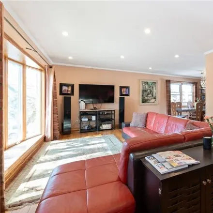 Image 3 - 36-05 218th Street, New York, NY 11361, USA - House for sale