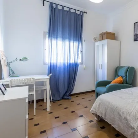 Rent this 5 bed room on Carrer de Beatriz Tortosa in 37, 46021 Valencia