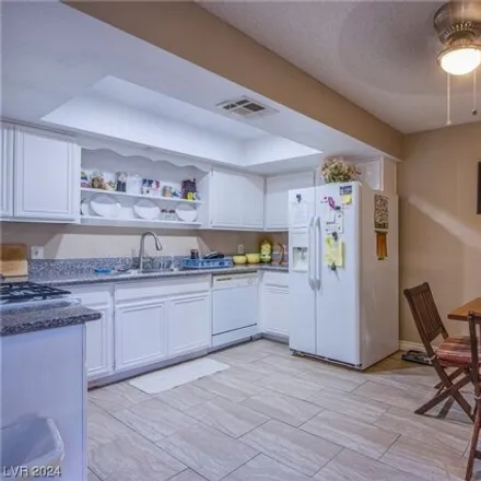 Image 6 - 4221 South Lindell Road, Spring Valley, NV 89103, USA - Condo for sale