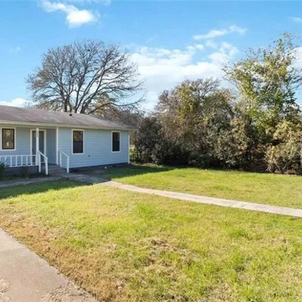 Buy this 3 bed house on 905 Linden St in Bastrop, Texas