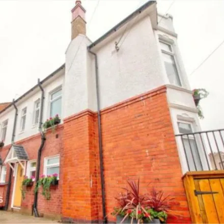 Rent this 3 bed townhouse on 41 Spencer Avenue in Coventry, CV5 6NQ