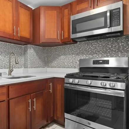 Image 3 - 37-31 73rd Street, New York, NY 11372, USA - Apartment for sale