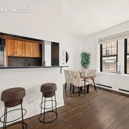 Image 4 - 106 East 61st Street, New York, NY 10065, USA - Condo for sale