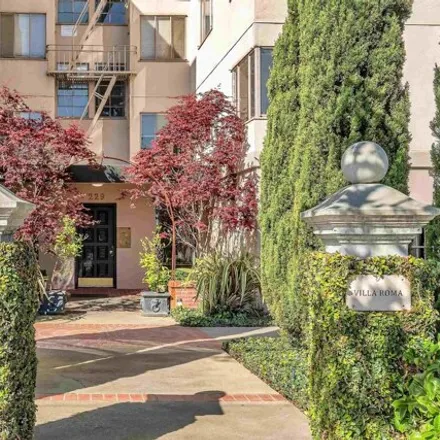 Rent this 1 bed apartment on 229 MacArthur Boulevard in Oakland, CA 94610