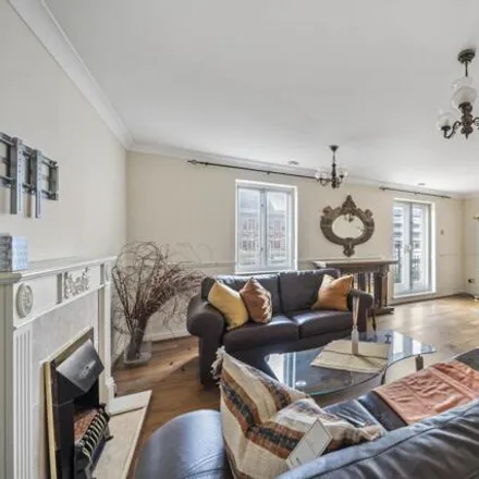 Image 1 - Oakeford House, 72 Russell Road, London, W14 8HU, United Kingdom - Apartment for sale