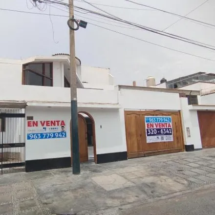Buy this 5 bed house on 25 de Setiembre in Santiago de Surco, Lima Metropolitan Area 15023
