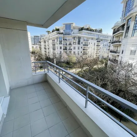 Rent this 2 bed apartment on Tour CGI in Place des Reflets, 92400 Courbevoie