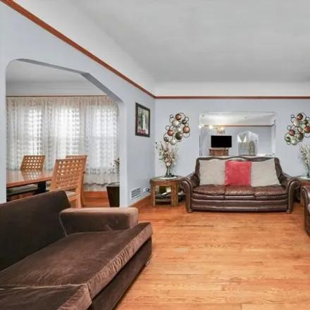 Image 5 - 6417 South Tripp Avenue, Chicago, IL 60629, USA - House for sale