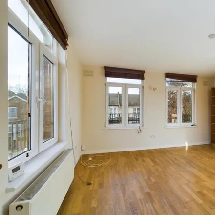 Buy this 1 bed apartment on Parkhurst Road in London, N11 3EP