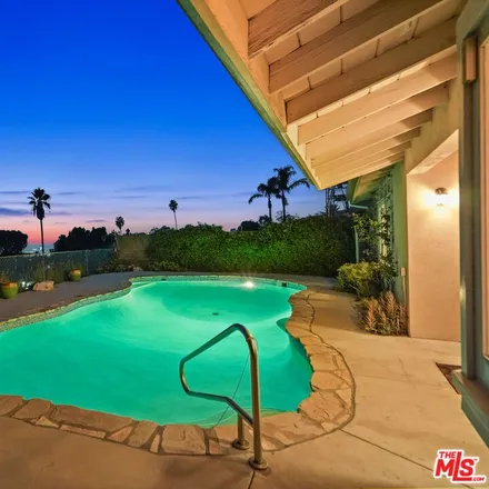 Buy this 5 bed house on 914 Rasic Ridge Road in Glendale, CA 91207