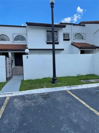 Image 2 - 1311 Southwest 124th Court, Tamiami, Miami-Dade County, FL 33184, USA - Townhouse for rent