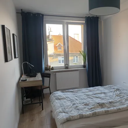 Rent this 5 bed room on Stefana Czarnieckiego 13 in 80-239 Gdansk, Poland