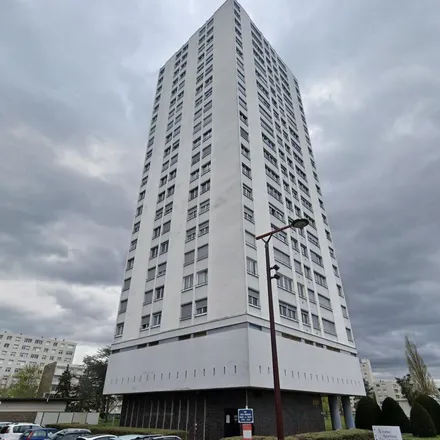 Rent this 3 bed apartment on 6 Impasse de l’Academie in 03200 Le Vernet, France