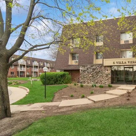 Buy this 2 bed condo on 4 Villa Verde Drive in Buffalo Grove, IL 60089