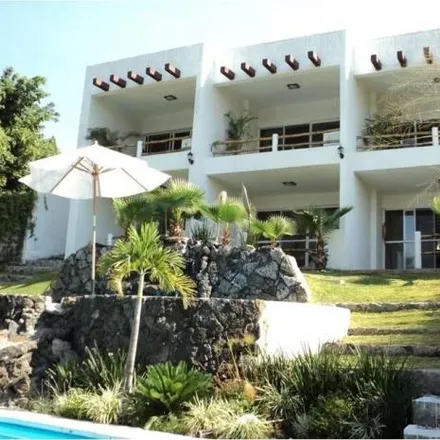 Rent this 6 bed house on Privada Tabachines in Condominio Guacamayas, 62584 Tres de Mayo