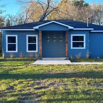 Buy this 4 bed house on 744 East 4th Avenue in Corsicana, TX 75110