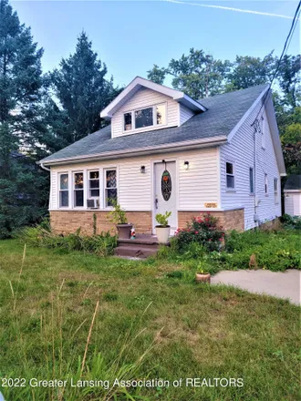 Buy this 3 bed house on 2020 Coolridge Road in Holt, MI 48842