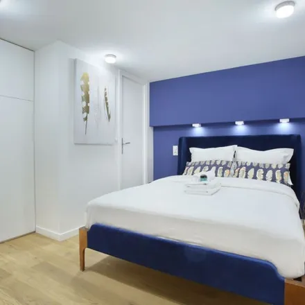 Rent this 2 bed apartment on 5 Rue de la Banque in 75002 Paris, France