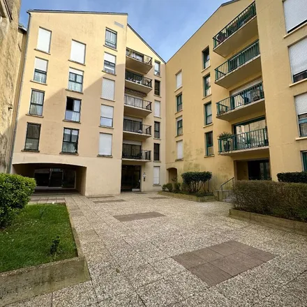 Image 3 - 2 Rue de la Chaussée, 61000 Alençon, France - Apartment for rent