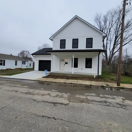 Buy this 3 bed house on 971 Maple Street in Washington Court House, OH 43160