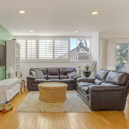 Image 4 - 6078 Canterbury Drive, Culver City, CA 90230, USA - Condo for sale