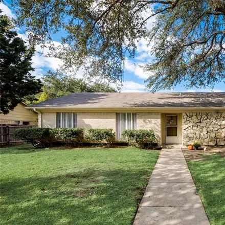 Image 2 - 13229 Glenside Drive, Farmers Branch, TX 75234, USA - House for sale