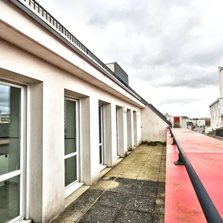 Rent this 5 bed apartment on 15 Boulevard Ernest Dalby in 44000 Nantes, France