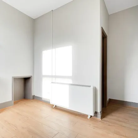 Rent this studio apartment on Iverson Road in London, NW6 2QX
