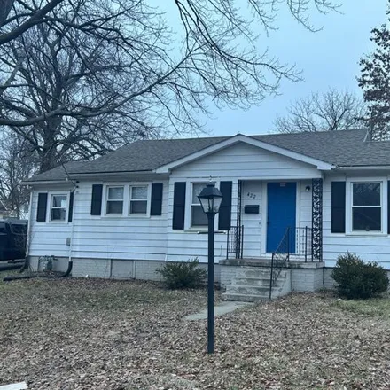 Buy this 2 bed house on 400 Olive Street in Moberly, MO 65270