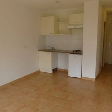 Rent this 3 bed apartment on 46 Avenue du Président François Mitterrand in 33270 Floirac, France