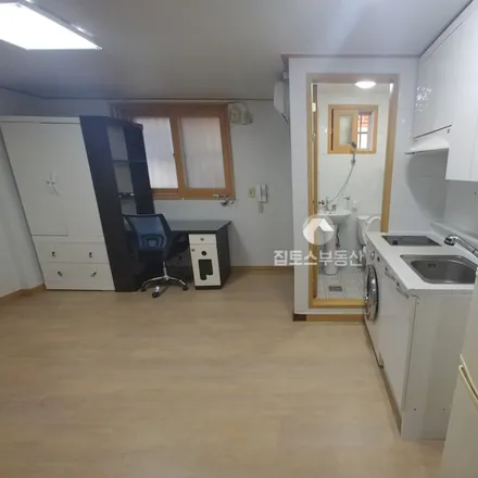 Rent this studio apartment on 서울특별시 관악구 봉천동 645-11