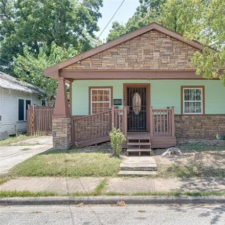 Buy this 3 bed house on 708 East 32½ Street in Houston, TX 77022