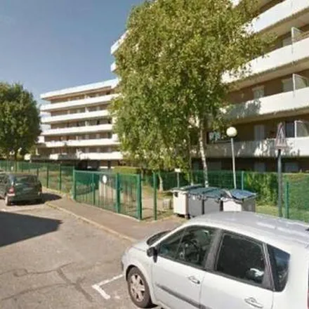 Rent this 2 bed apartment on 8 Rue Henri Faine in 78130 Les Mureaux, France