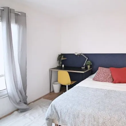 Rent this 1 bed room on 158;156;154 Rue Victor Hugo in 92300 Levallois-Perret, France