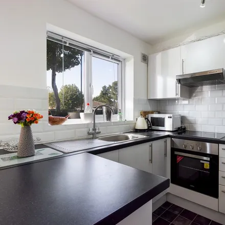 Image 5 - Ashtonleigh Residential Home, 4 Wimblehurst Road, Horsham, RH12 2ED, United Kingdom - Apartment for rent