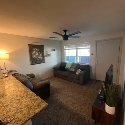 Image 2 - 208 East Wood Drive, Phoenix, AZ 85022, USA - Room for rent