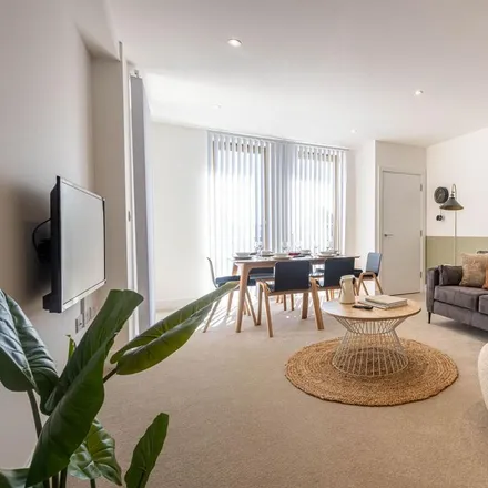 Rent this 2 bed apartment on The White Hart in London Road, London