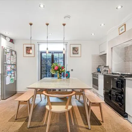 Image 3 - 33 Turner Street, St. George in the East, London, E1 2AE, United Kingdom - Townhouse for sale
