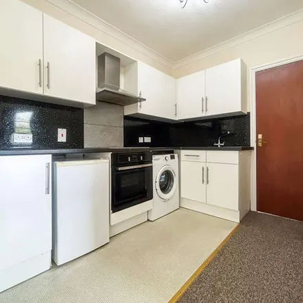 Image 4 - A40, Loudwater, HP11 1EY, United Kingdom - Apartment for rent