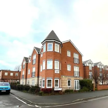 Image 1 - Roundhay Court, Sutherland Avenue, Leeds, LS8 1BL, United Kingdom - Apartment for sale