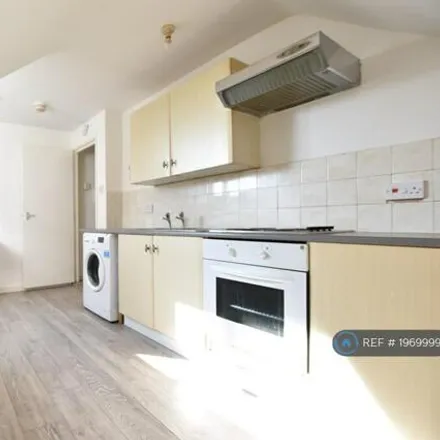 Image 3 - Moulton Rise, Luton, LU2 0AL, United Kingdom - Apartment for rent