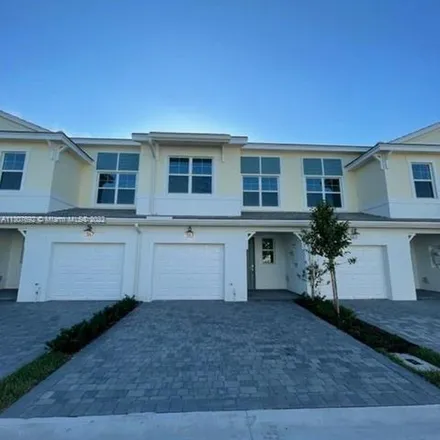 Rent this 3 bed apartment on Sanderling circle in Deerfield Beach, FL 33442