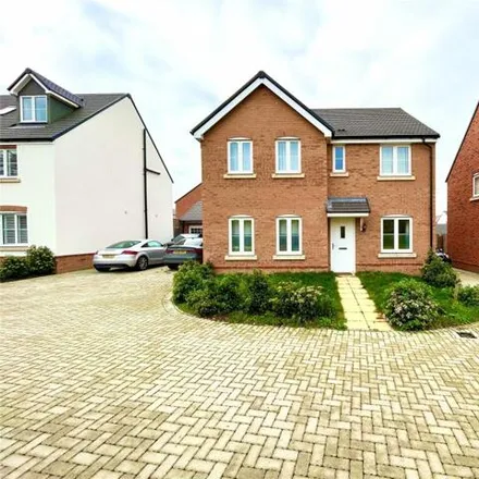 Rent this 4 bed house on Potter Way in Sindlesham, RG41 5FT