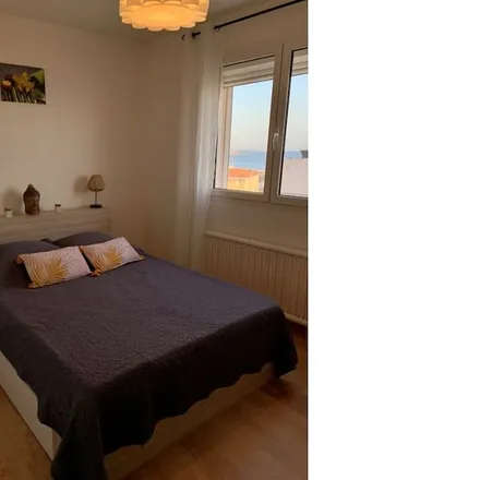 Rent this 2 bed apartment on 13110 Port-de-Bouc