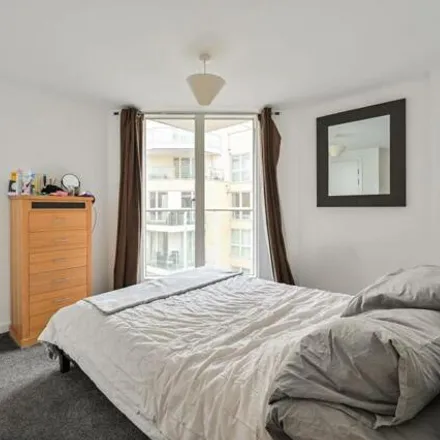 Image 4 - Water Gardens Square, Londres, London, Se16 - Apartment for sale